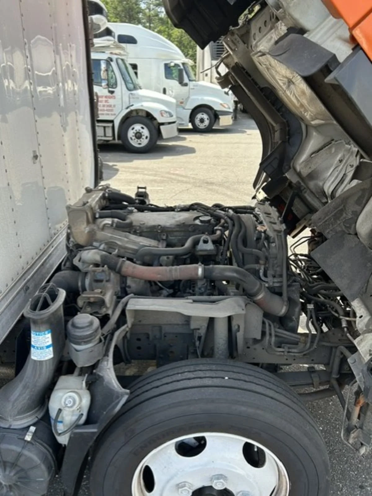 2020 Isuzu NQR in Farmingdale, NY — photo 14