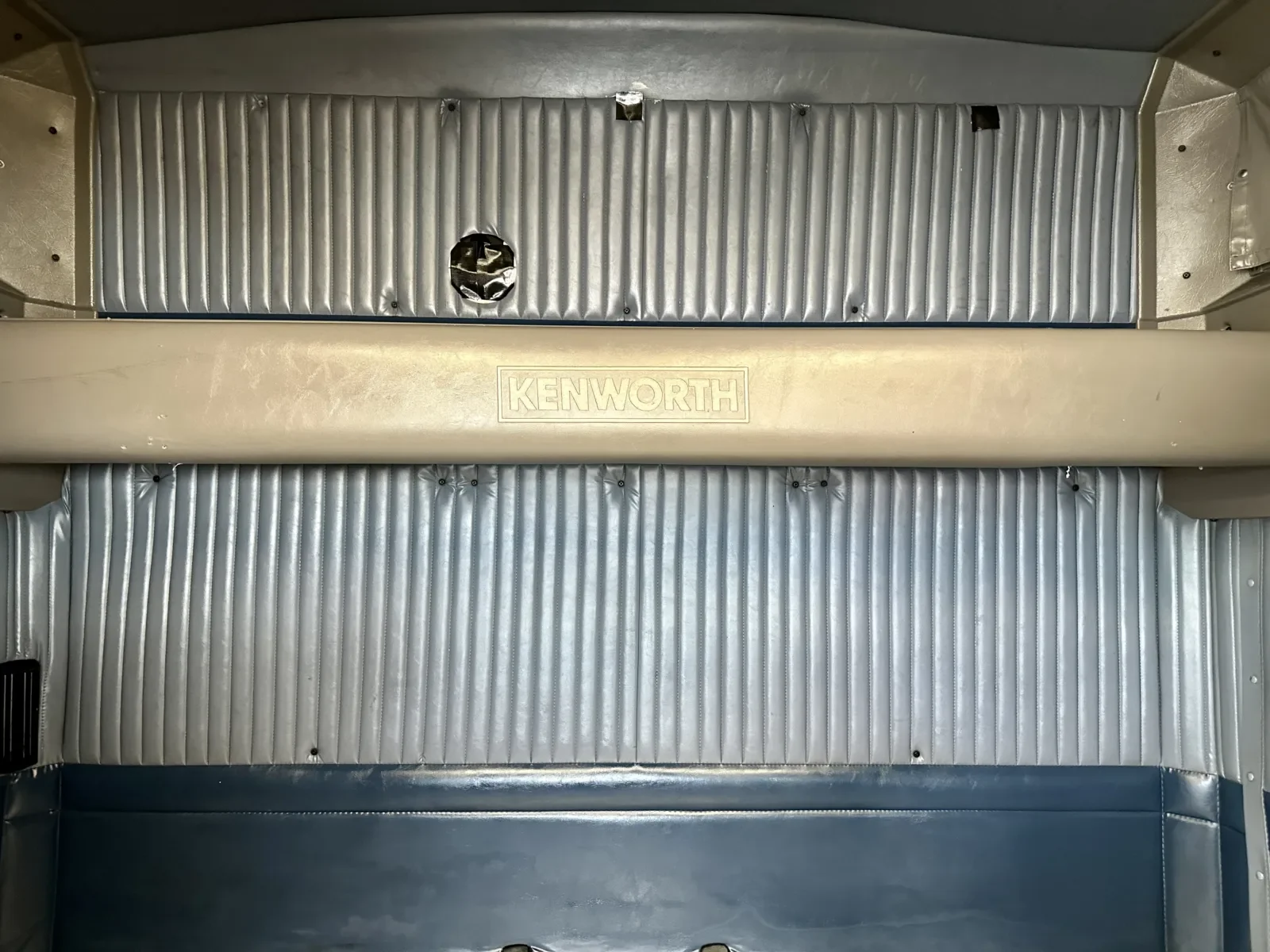 2012 Kenworth T800 - image 23