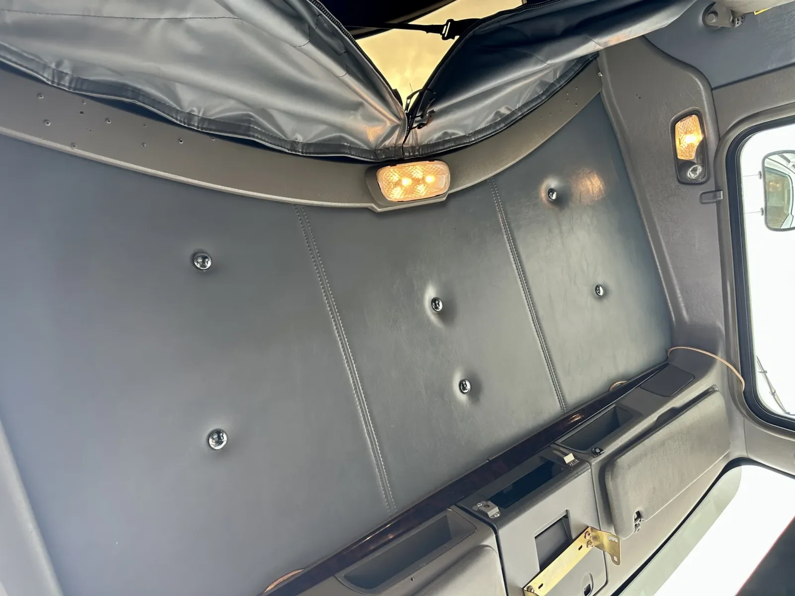 2012 Kenworth T800 - image 21