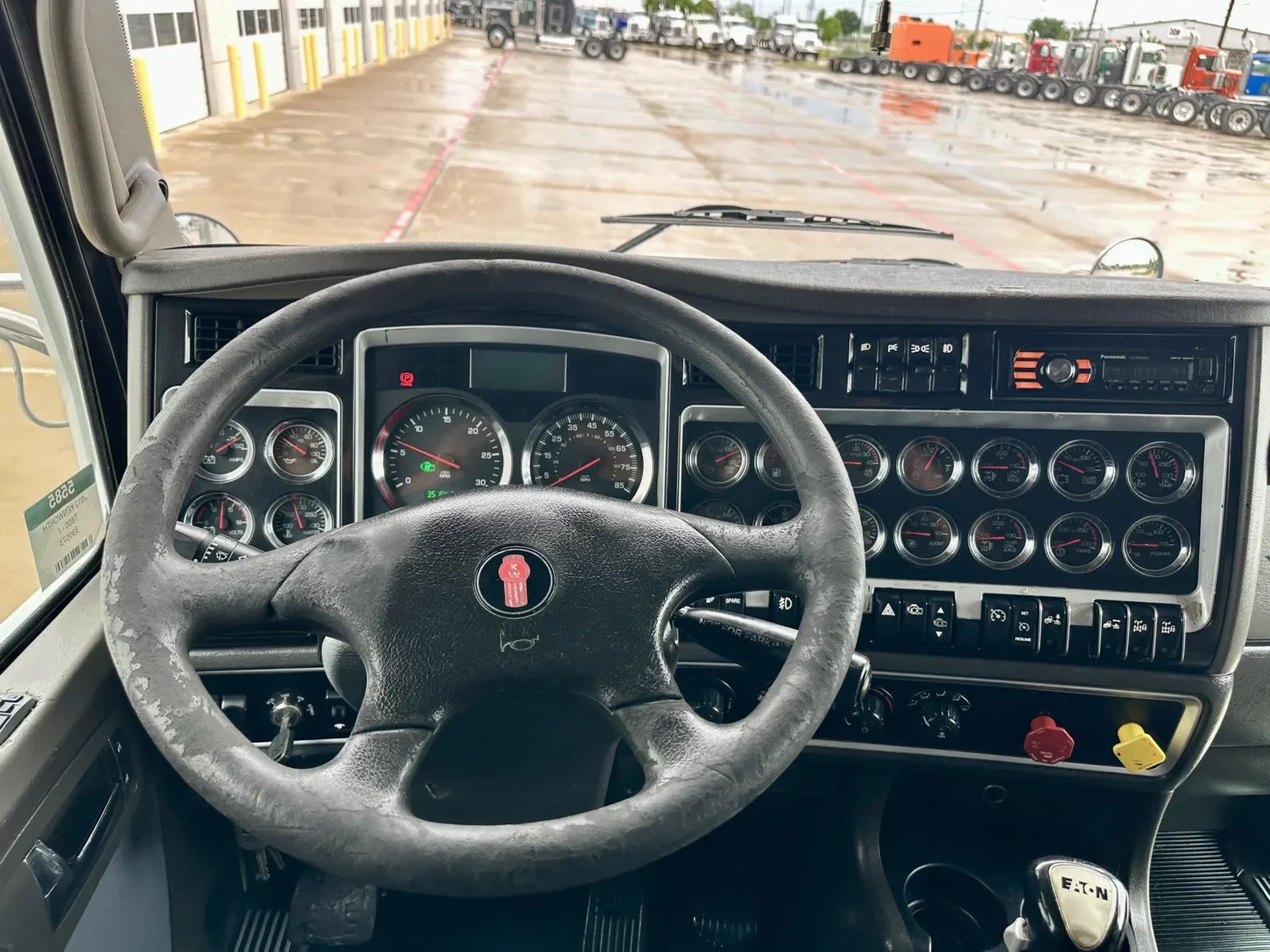 2012 Kenworth T800 - image 16