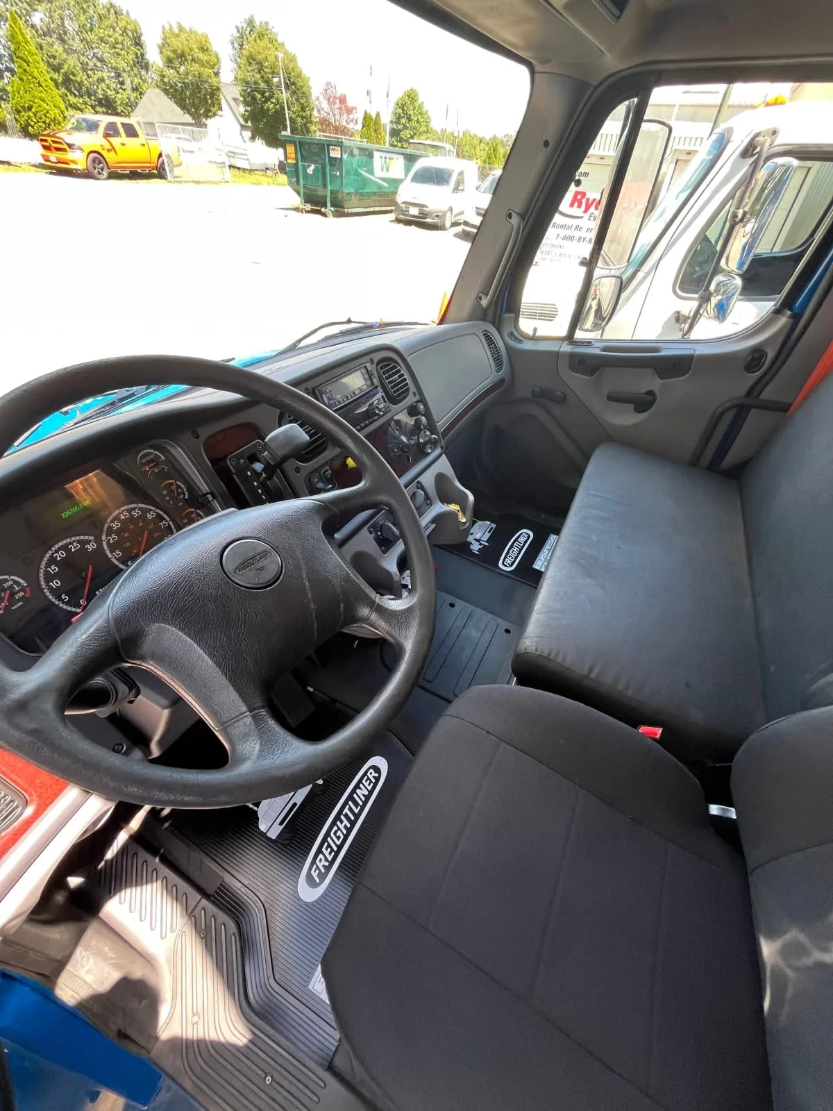 2018 Freightliner M2 106 in Ashland, VA — photo 8