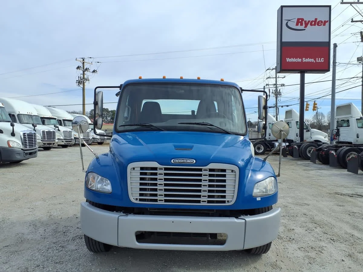 2019 Freightliner M2 106 in Greenville, SC — photo 2