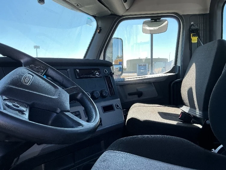 2020 Freightliner Cascadia in Stockton, CA — photo 10
