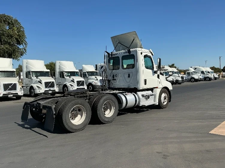 2020 Freightliner Cascadia in Stockton, CA — photo 7
