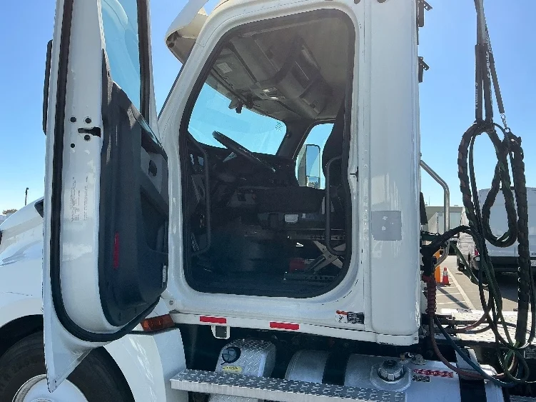 2020 Freightliner Cascadia in Stockton, CA — photo 9