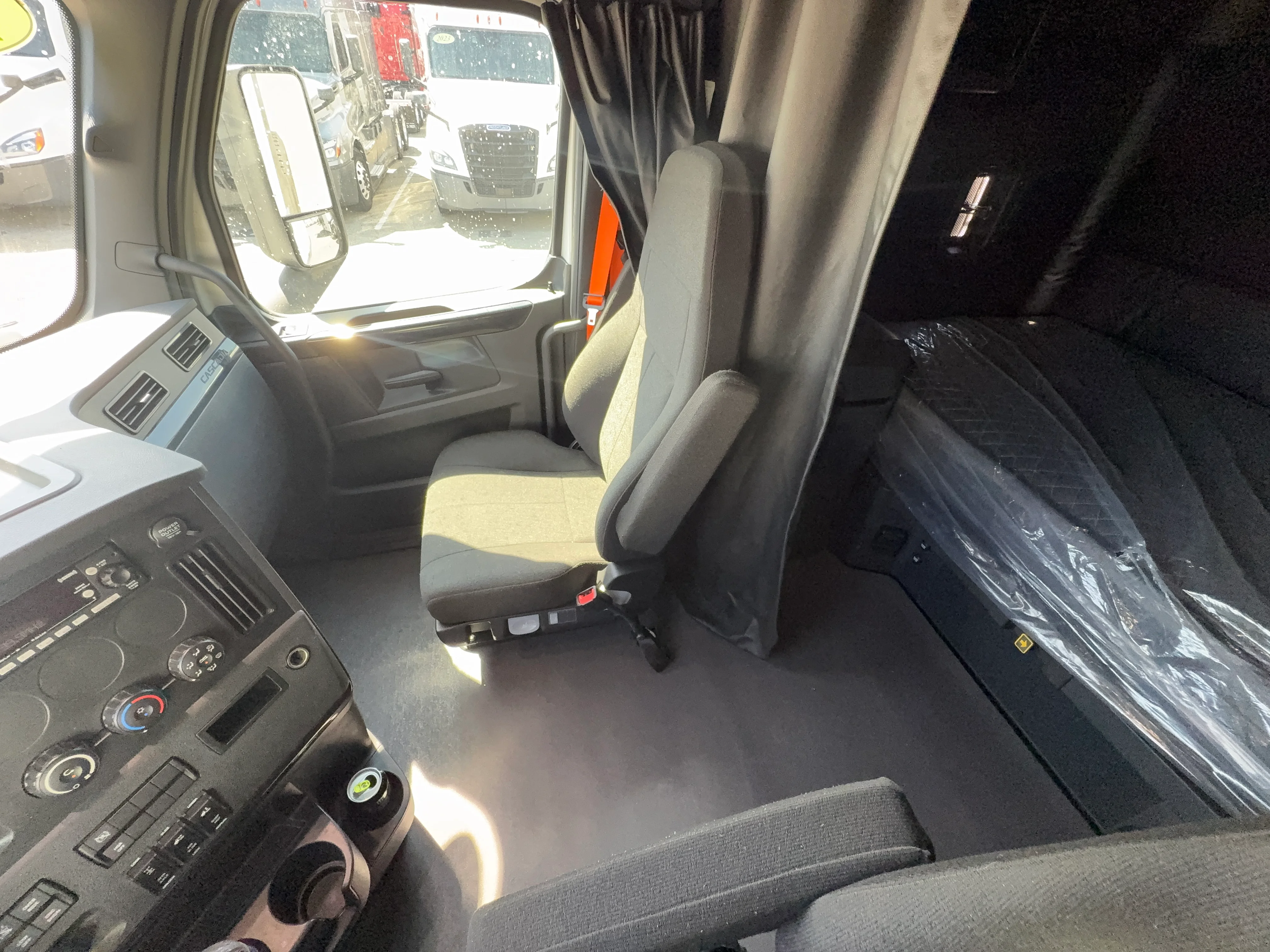 2023 Freightliner Cascadia in Selectrucks Fontana, CA — photo 18
