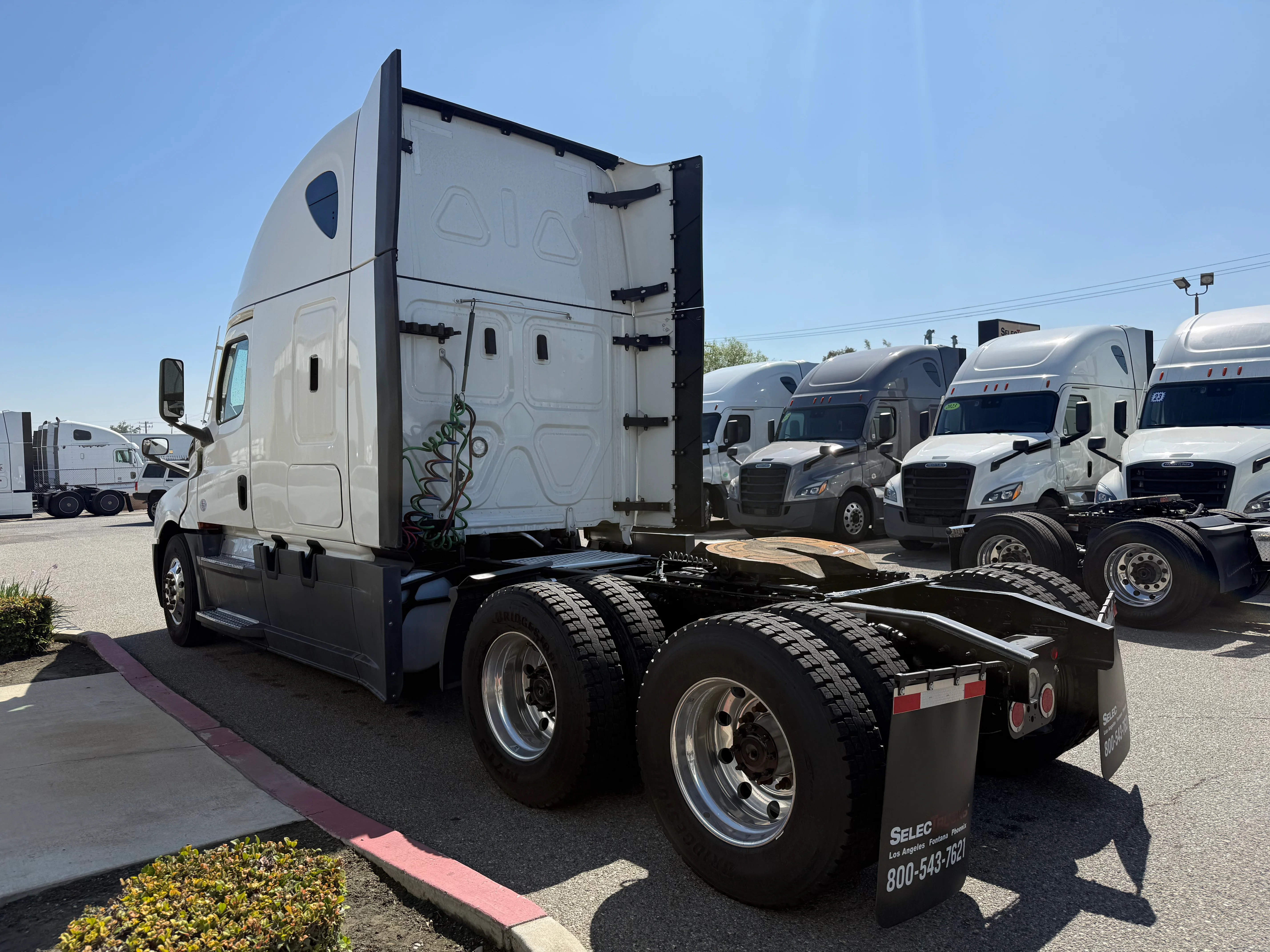 2023 Freightliner Cascadia in Selectrucks Fontana, CA — photo 7