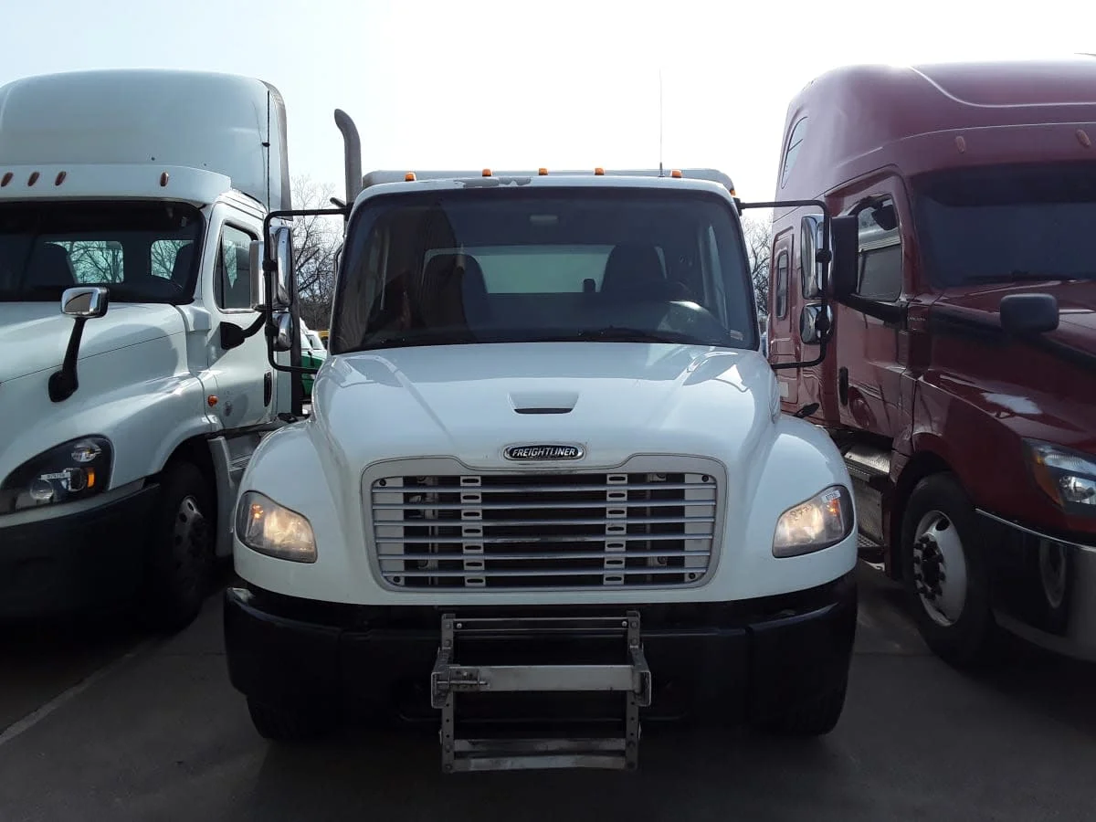 2019 Freightliner M2 106 in Kansas City, MO — photo 2