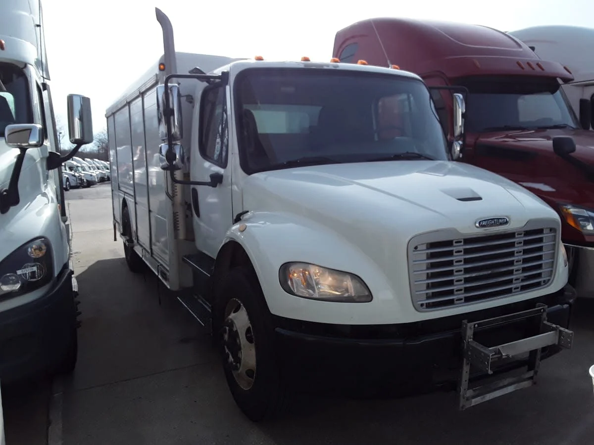2019 Freightliner M2 106 in Kansas City, MO — photo 3