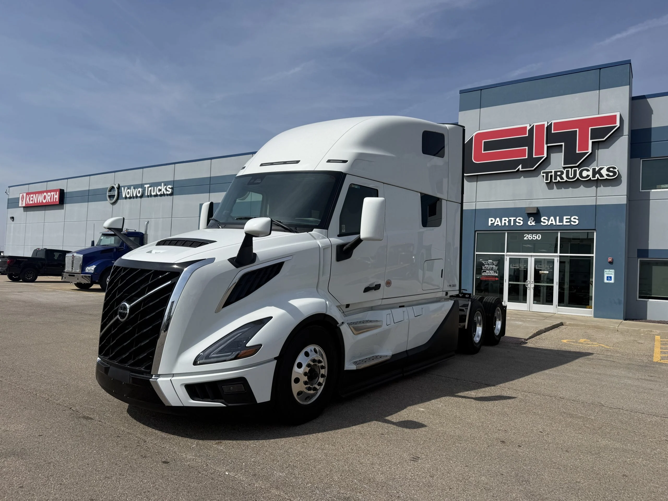 2027 Volvo VNL 860 in Peru, IL