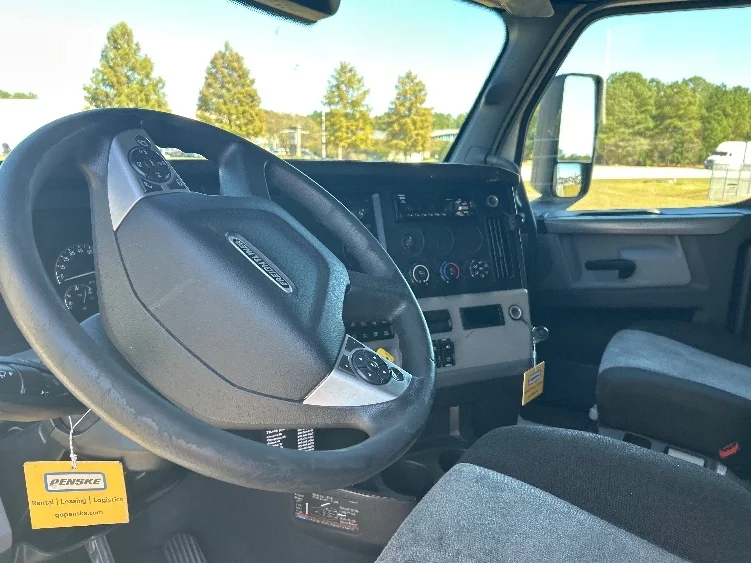 2021 Freightliner Cascadia - image 10