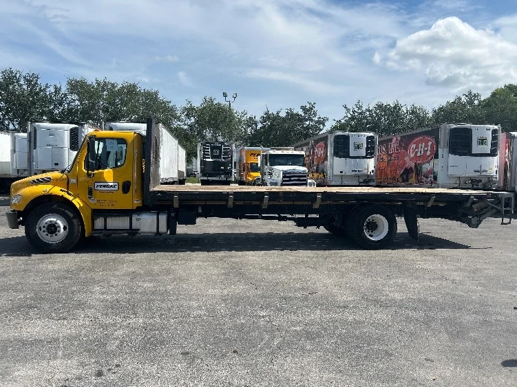 2019 Freightliner M2 106 - image 4