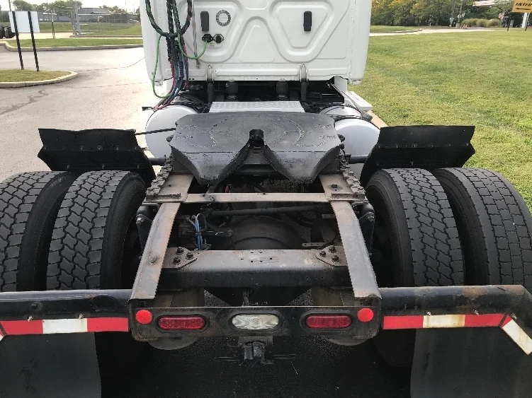 2019 Freightliner Cascadia in Allentown, PA — photo 6