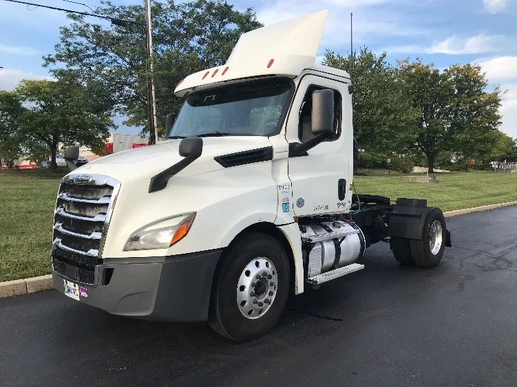 2019 Freightliner Cascadia in Allentown, PA — photo 3