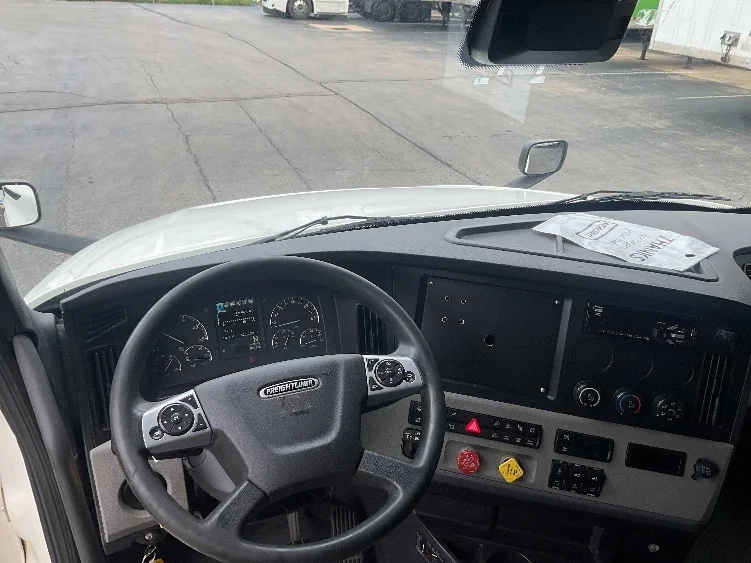 2021 Freightliner Cascadia - image 10