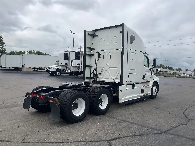 2021 Freightliner Cascadia - image 7