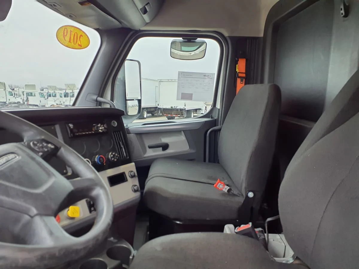 2019 Freightliner Cascadia in Clarksville, IN — photo 7