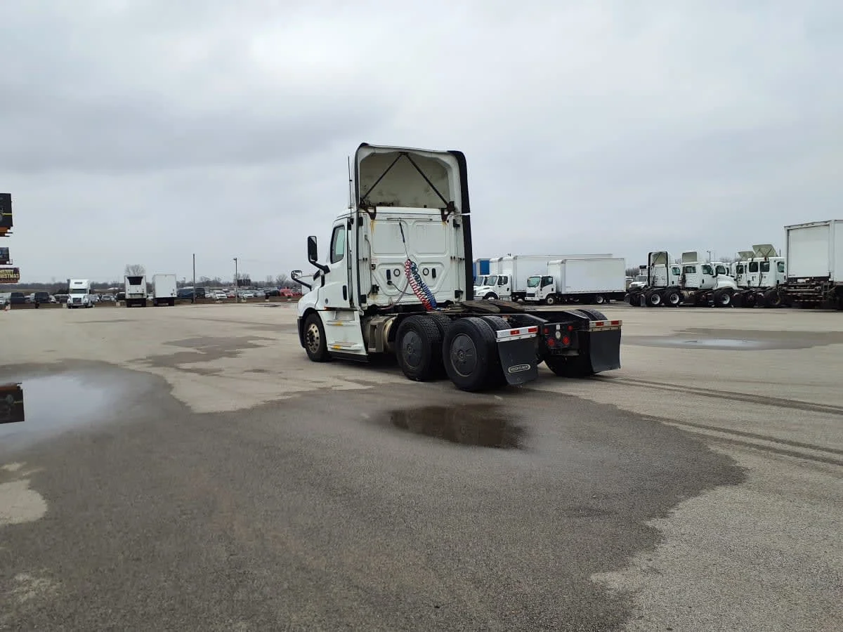 2019 Freightliner Cascadia in Clarksville, IN — photo 6