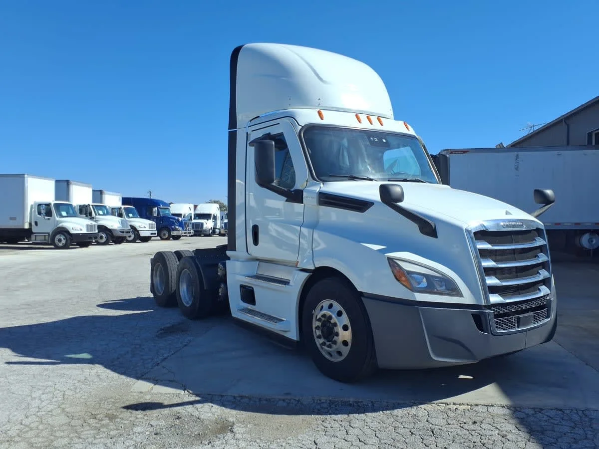 2022 Freightliner Cascadia in Fort Worth, TX — photo 3