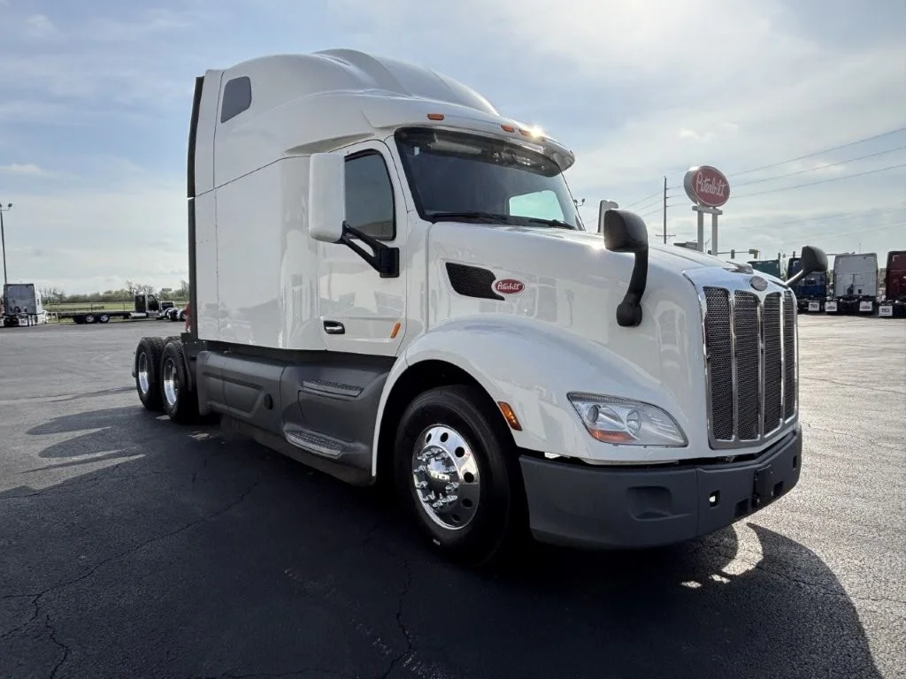 2021 Peterbilt 579 in Springfield, MO — photo 2