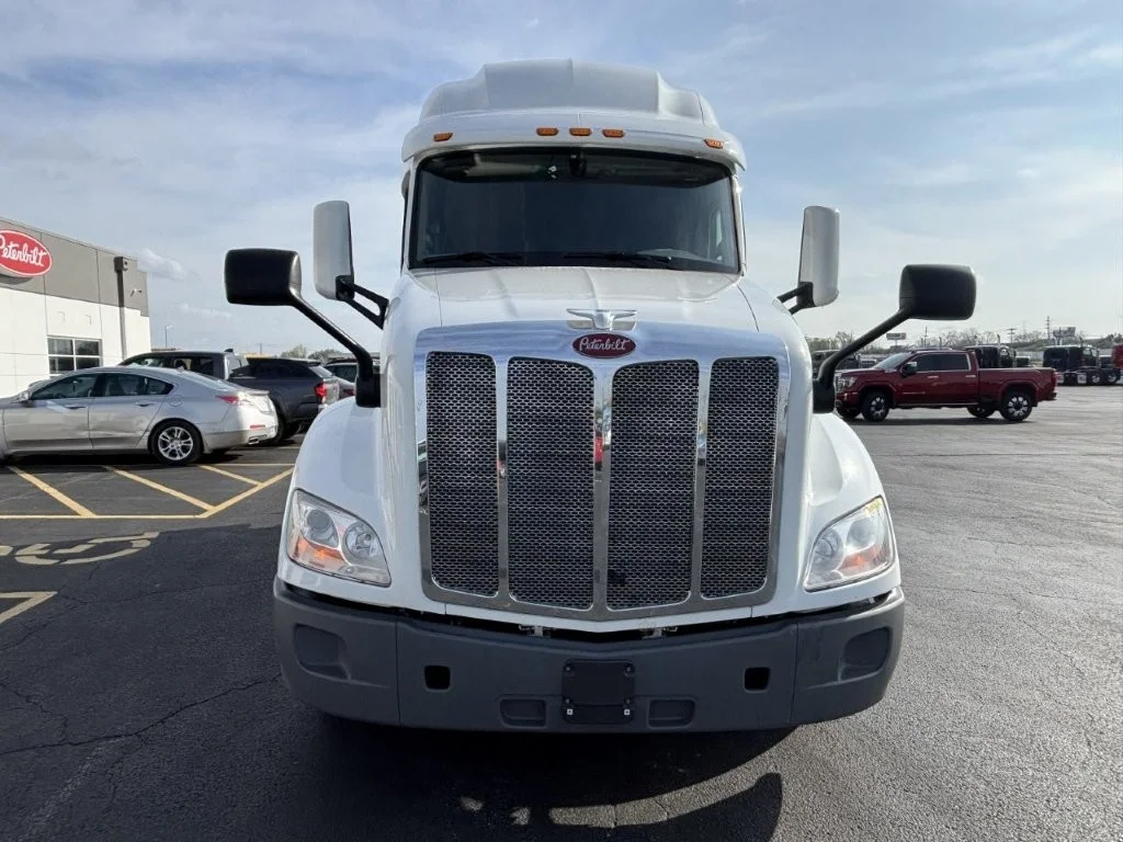 2021 Peterbilt 579 in Springfield, MO — photo 3