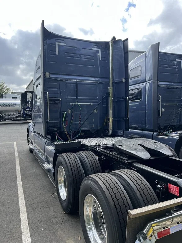 2025 Volvo VNL 860 in Gainesville, VA — photo 4