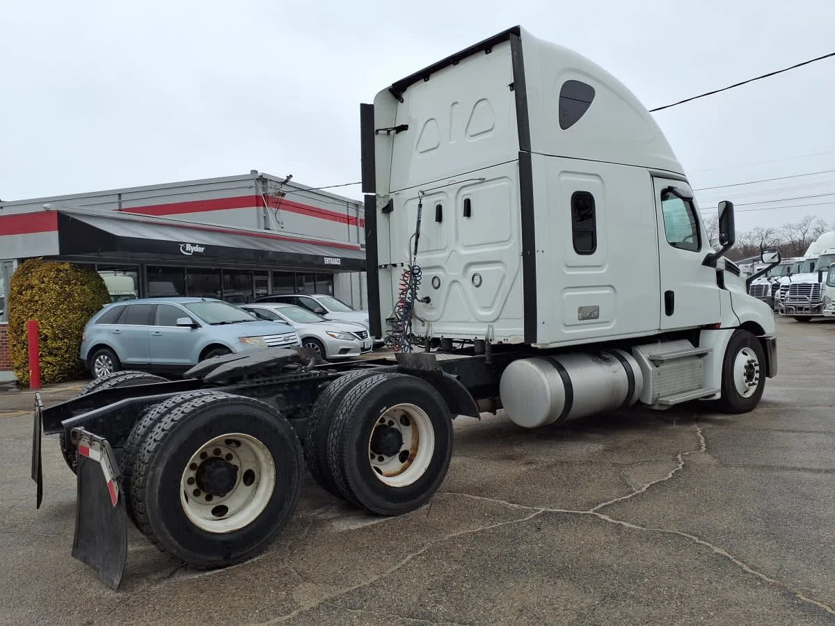 2019 Freightliner Cascadia - image 4