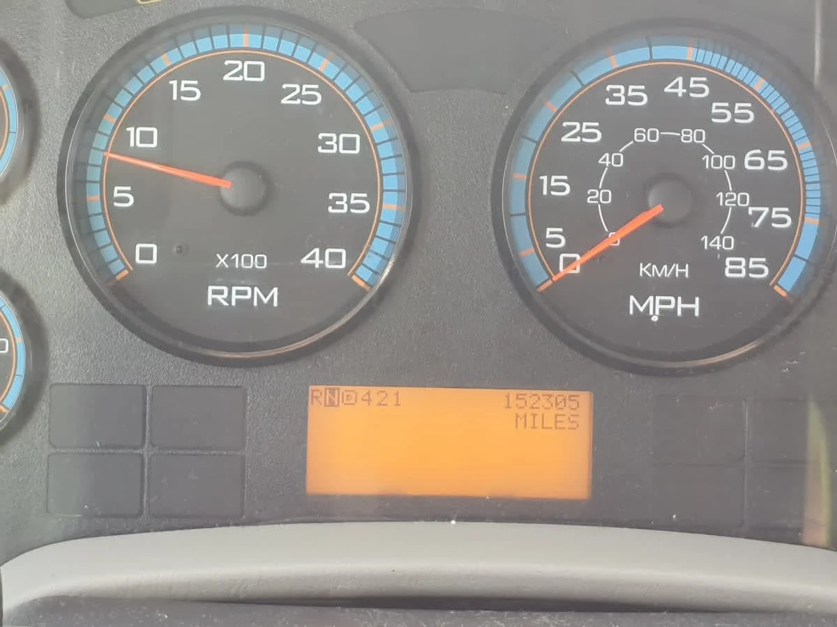 2017 International 4300 - image 11