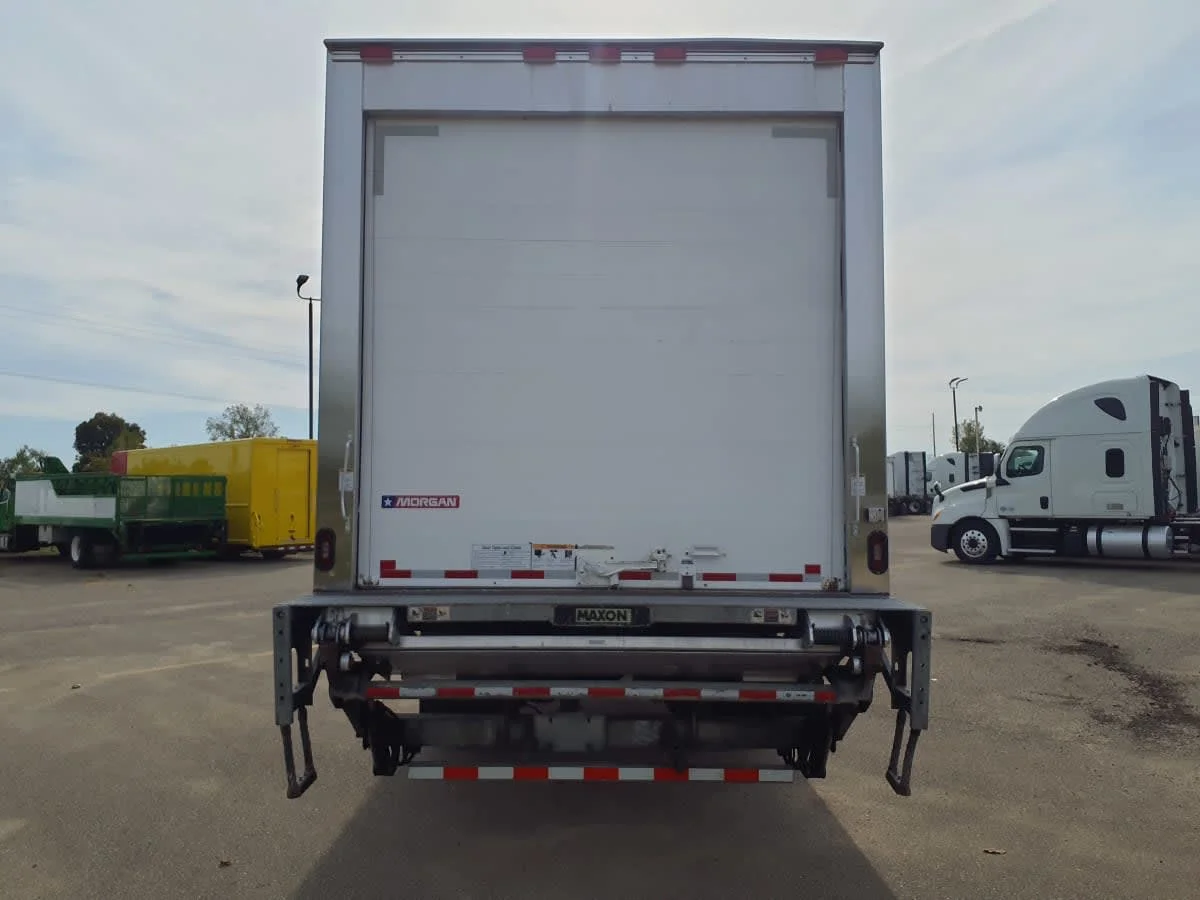 2017 International 4300 - image 5