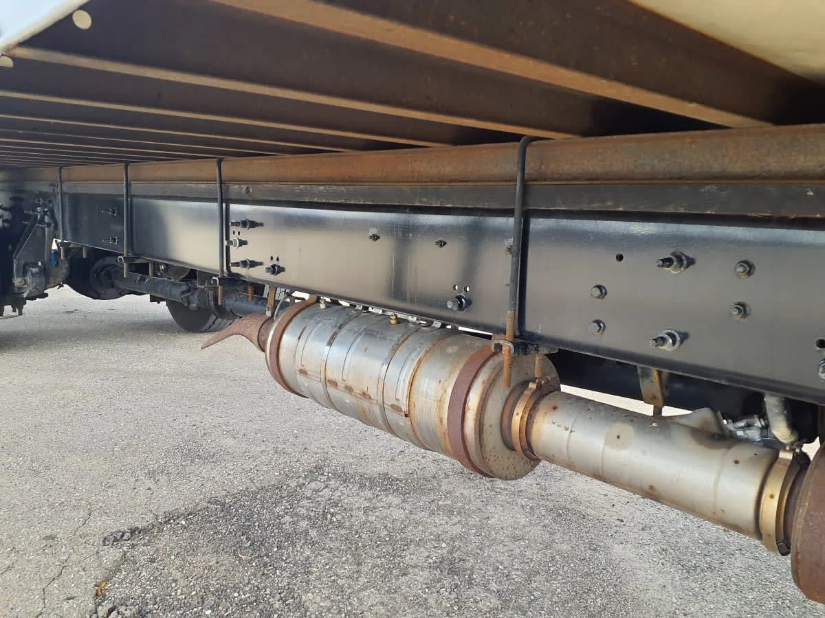 2017 International 4300 - image 18