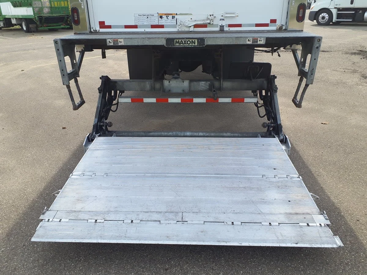 2017 International 4300 - image 16