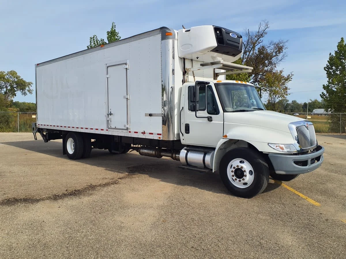 2017 International 4300 - image 3