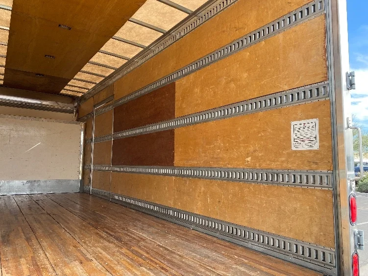 2020 Isuzu NRR - image 10