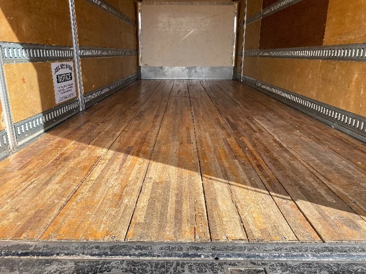 2020 Isuzu NRR - image 8