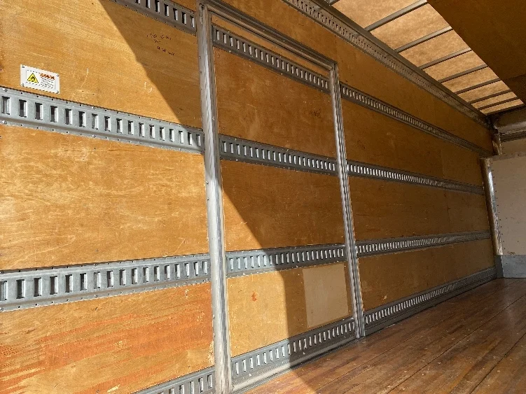 2020 Isuzu NRR - image 9