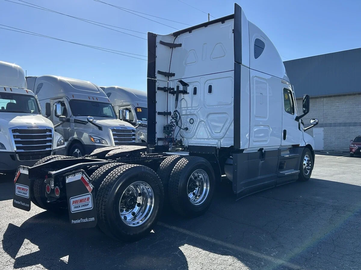2024 Freightliner Cascadia - image 4