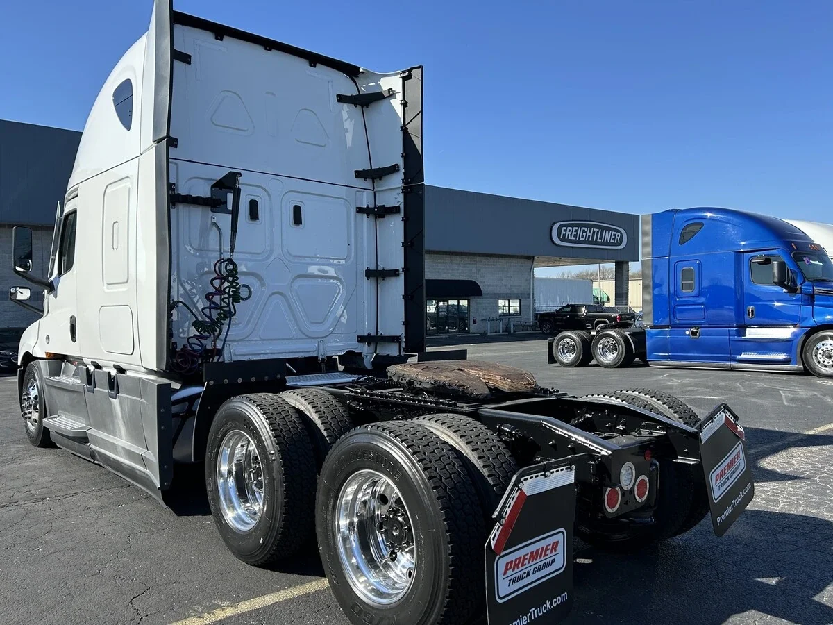 2024 Freightliner Cascadia - image 3