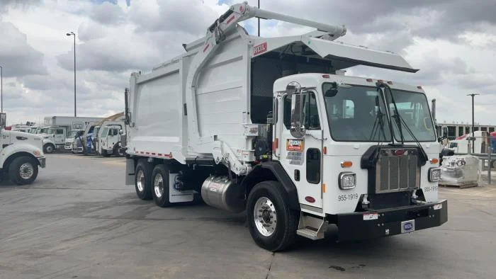 2025 Peterbilt 520 — photo 3
