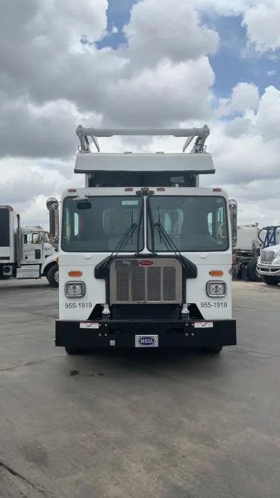 2025 Peterbilt 520 — photo 4