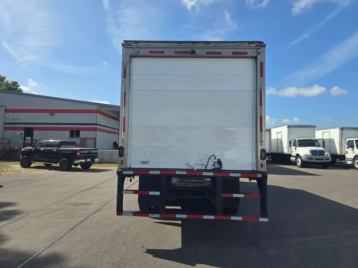 2020 International MV - image 5