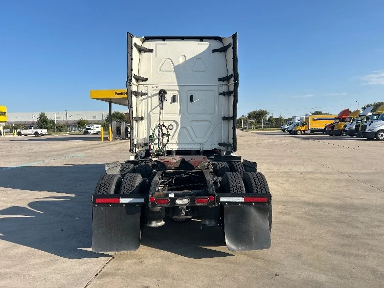 2022 Freightliner Cascadia - image 6