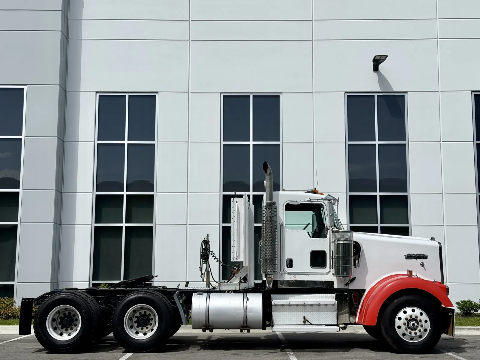 2003 Kenworth W900 in New Lenox, IL — photo 3