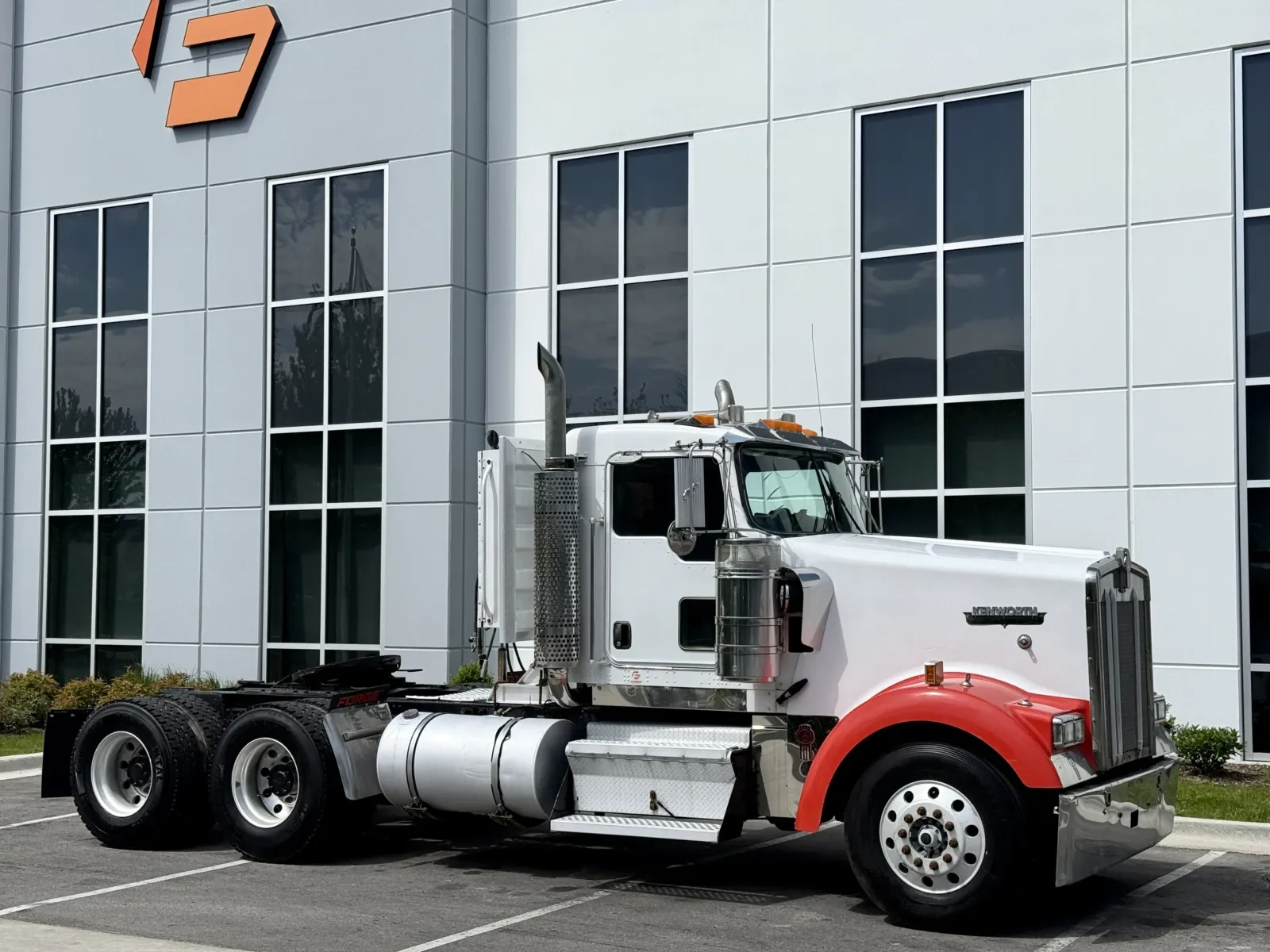 2003 Kenworth W900 in New Lenox, IL — photo 2