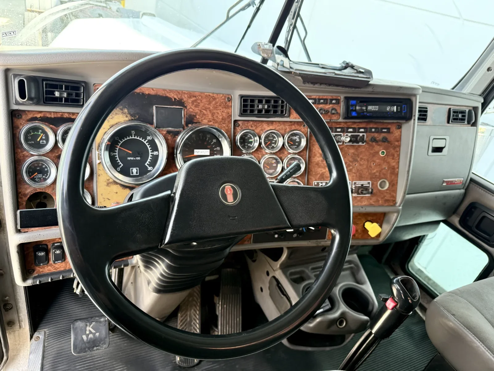 2003 Kenworth W900 in New Lenox, IL — photo 15