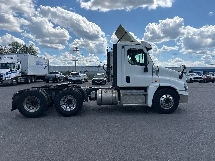 2019 Freightliner Cascadia in Watertown, NY — photo 8