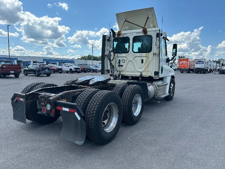 2019 Freightliner Cascadia in Watertown, NY — photo 7