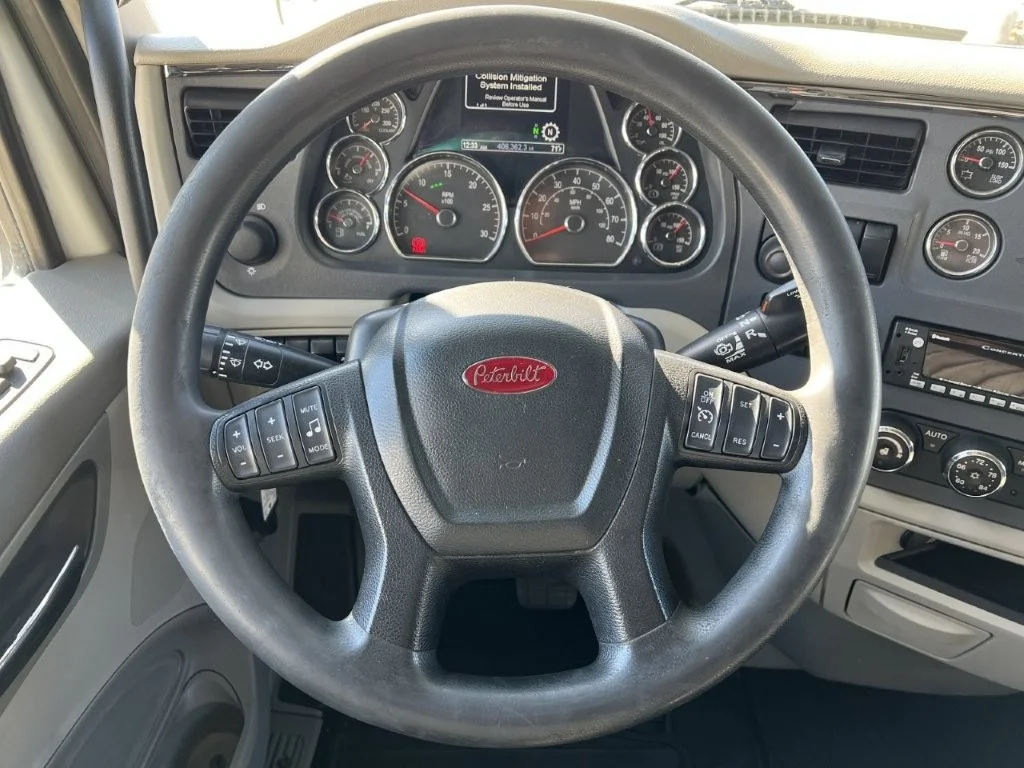 2021 Peterbilt 579 in Evansville, IN — photo 15