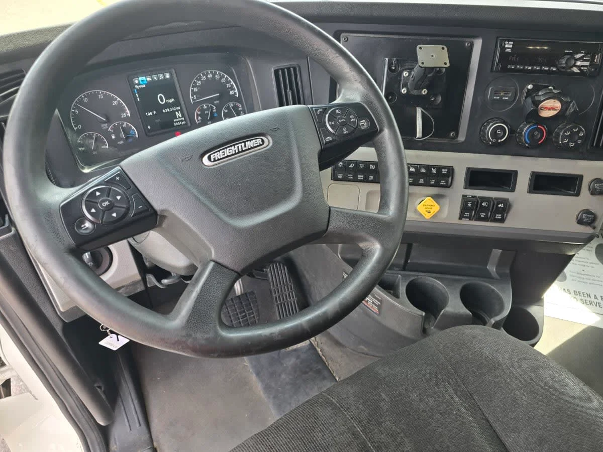 2022 Freightliner Cascadia in North Little Rock, AR — photo 7
