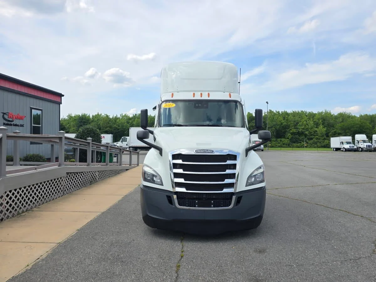 2022 Freightliner Cascadia in North Little Rock, AR — photo 2