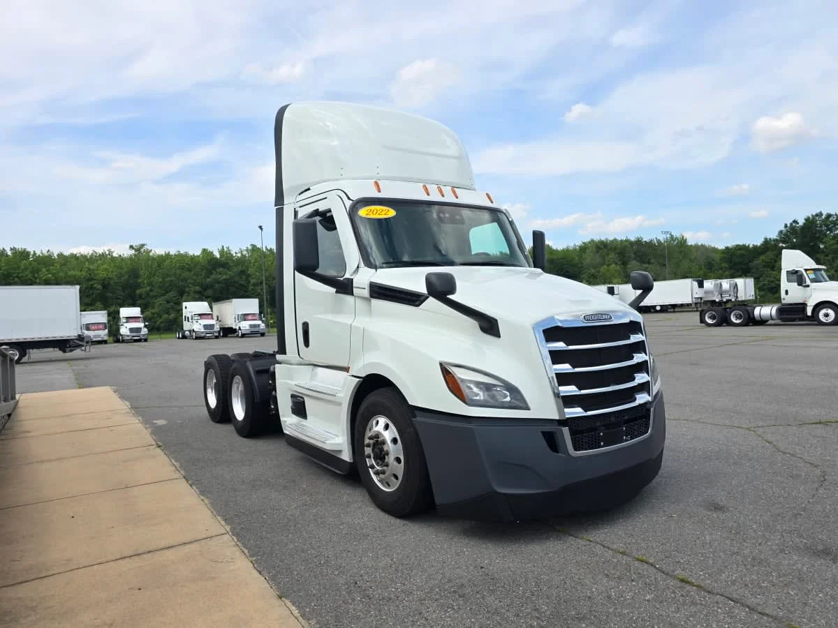 2022 Freightliner Cascadia in North Little Rock, AR — photo 3